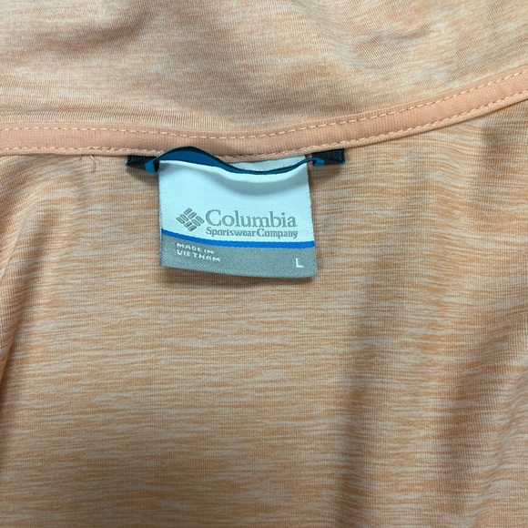 Columbia women’s light jacket large. Vented The color is  peach. - Picture 4 of 10